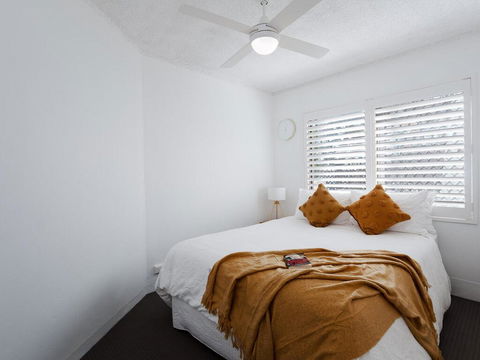 1 'The Poplars' 34 Magnus St - Panoramic Water Views, Pool, Aircon & WIFI - Accommodation Port Macquarie 3