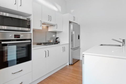 1 Bedroom Sydney Beach Studio - Accommodation Port Macquarie 3