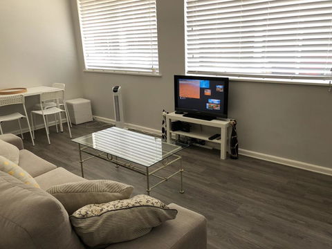 1 Bedroom Unit In Heart Of Elsternwick - Accommodation Port Macquarie 3