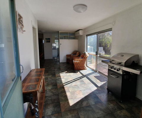 1 Spectrum Street, Rainbow Beach- Close To Shops And Main Beach - Accommodation Port Macquarie 1