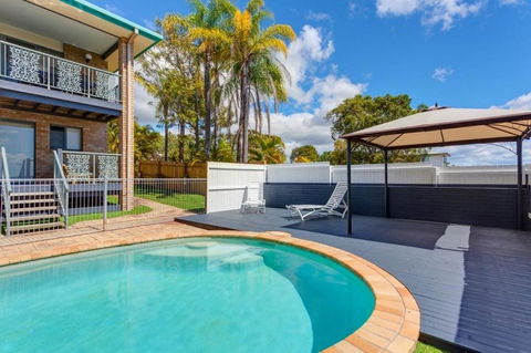 1-33 Tingira Close - Rainbow Beach, Gorgeous Ocean Views, Swimming Pool, Air Conditioning - Accommodation Port Macquarie 2