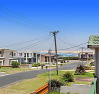 1/32 Ocean Avenue - three bedrooms three bathrooms air con boat parking  water views - Accommodation Port Macquarie