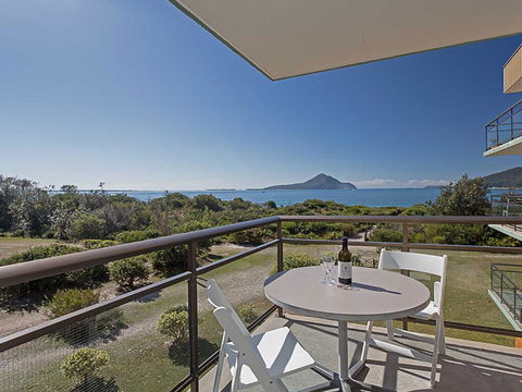 10 'Intrepid' 3 Intrepid Close - Water Views Over Shoal Bay Beach - Accommodation Port Macquarie 0