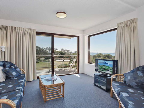10 'Intrepid' 3 Intrepid Close - Water Views Over Shoal Bay Beach - Accommodation Port Macquarie 3