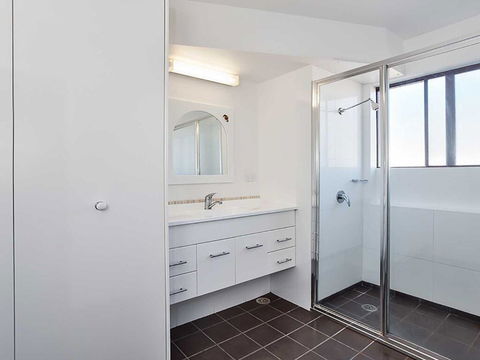 10 'Intrepid' 3 Intrepid Close - Water Views Over Shoal Bay Beach - Accommodation Port Macquarie 2