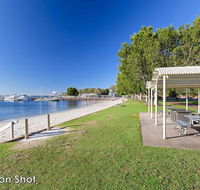 10 'Magnus Gardens' 7 Magnus Street - air conditioned  walk to town centre - Accommodation Port Macquarie