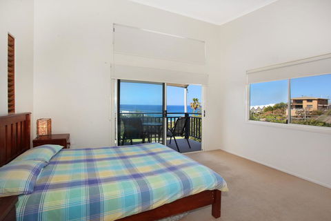 10 Barra Crescent, Coolum Beach, 500 BOND, WIFI, Walking Distance To Beach - Accommodation Port Macquarie 3