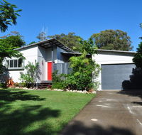 10 Double Island Drive - Modern family home centrally located swimming pool  outdoor area - Accommodation Port Macquarie