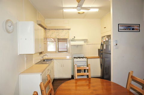 10 Tautog Street House And Unit - Separate Self-contained Unit - Accommodation Port Macquarie 2