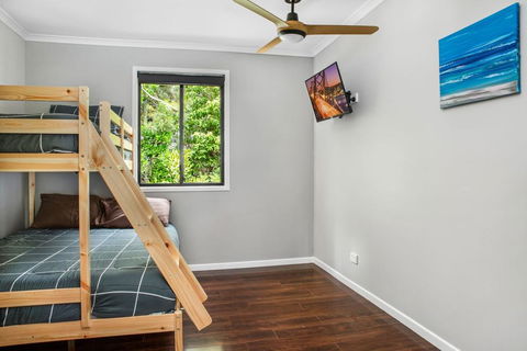 11 Naiad Court - Rainbow Shores, Fantastic Family Retreat, Swimming Pool, 200m To Beach, Free Wi-Fi - Accommodation Port Macquarie 1