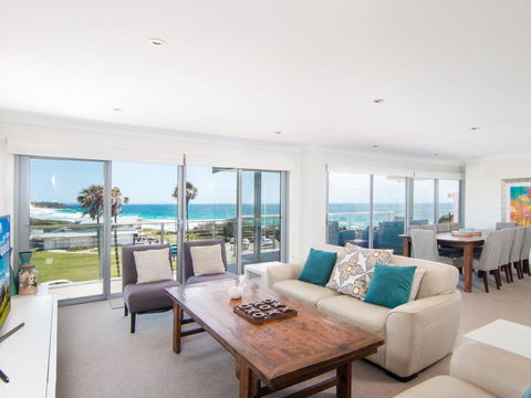 12 Cliff Road - Accommodation Port Macquarie 0