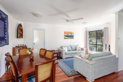 12 Ibis Court - Highset Beach House With Natural Bushland Gardens And Covered Decks - Accommodation Port Macquarie 3