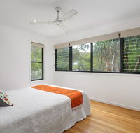 12 Naiad Court- Pool sleeps 8 close to beach - Accommodation Port Macquarie