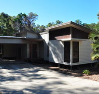 12 Satinwood Drive - Family home with swimming pool located in natural bushland and close to beach - Accommodation Port Macquarie