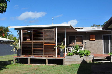 12 Zircon Street - Renovated Beach Shack With The Perfect Blend Of Comfort And Coastal Cool - Accommodation Port Macquarie 3