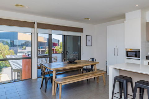 13 Shore Place - Accommodation Port Macquarie 0