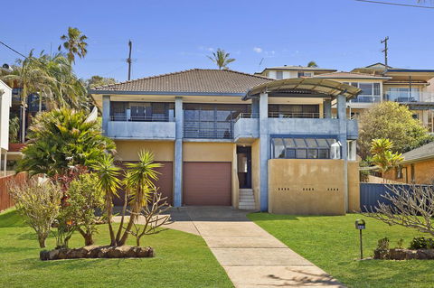 143 Matthew Flinders Drive, Port Macquarie - Accommodation Port Macquarie 1