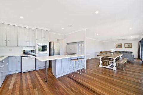 143 Matthew Flinders Drive, Port Macquarie - Accommodation Port Macquarie 3