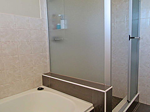 15 'Kanangra', 39 Soldiers Point Road - Fantastic Unit Right On The Water - Accommodation Port Macquarie 2