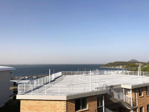 15 Dolphin Cove, 2 - 6 Government Rd - Stunning Penthouse With Views, Lift & Ducted Air Conditioning - Accommodation Port Macquarie 0
