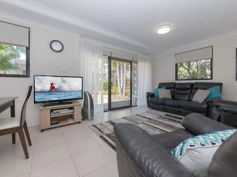 16 'Carindale' 19-23 Dowling St - Ground Floor, Foxtel, Pool And Tennis Court - Accommodation Port Macquarie 0
