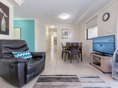 16 'Carindale' 19-23 Dowling St - Ground Floor, Foxtel, Pool And Tennis Court - Accommodation Port Macquarie 3