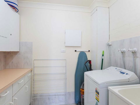 16 'The Moorings' 4 Cromarty Road - Waterfront Property With Pool & Air Conditioning - Accommodation Port Macquarie 2