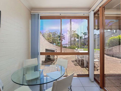 16 'The Moorings' 4 Cromarty Road - Waterfront Property With Pool & Air Conditioning - Accommodation Port Macquarie 3
