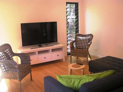 16 Ibis Court - Rainbow Shores, Beautiful, Private And Peaceful, Wi-fi - Accommodation Port Macquarie 2