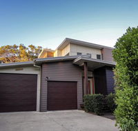 17 Naiad Court - Modern open plan family home with covered outdoor area and double lock-up garage - Accommodation Port Macquarie