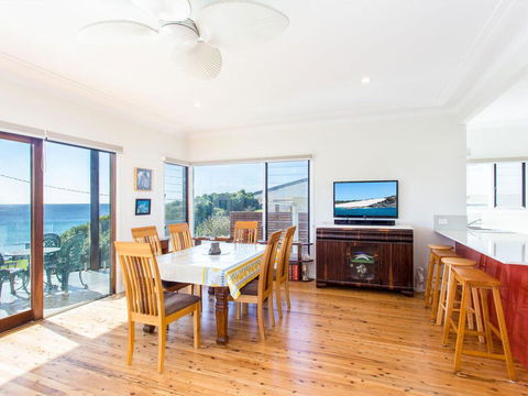 18 Cliff Road - Accommodation Port Macquarie 2