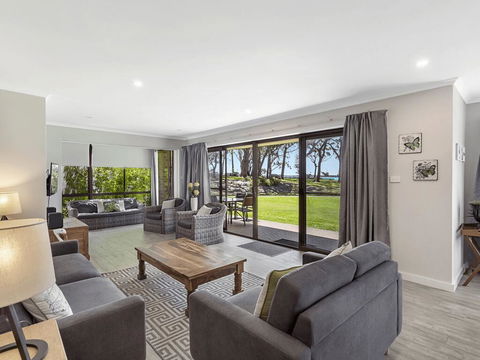 19 'Bay Parklands', 2 Gowrie Avenue - Ground Floor Renovated Unit With Water Views & WIFI - Accommodation Port Macquarie 0
