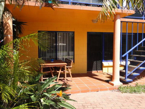 2 'Copacabana', 61 Sandy Point Road - Cute Unit With Water Views From The Balcony - Accommodation Port Macquarie 1