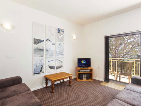 2 'Fiddlers Green' 62 Magnus Street - Ground Floor Unit Walking Distance To Nelson Bay - Accommodation Port Macquarie 3