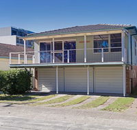 2 'Hibiscus Court' 9 Government Road - fantastic air conditioned 3 bedroom unit - Accommodation Port Macquarie