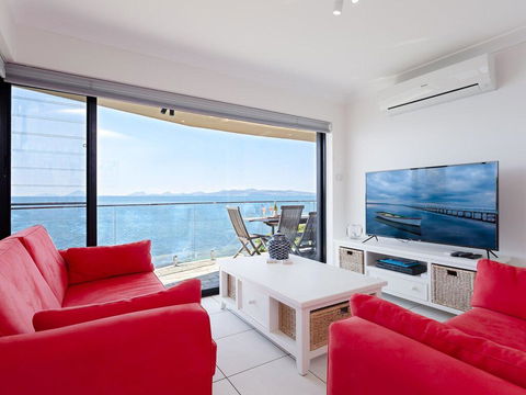 2 'Lanimer' 14 Mitchell Street - Beautiful Waterfront Property With Spectacular Views - Accommodation Port Macquarie 2