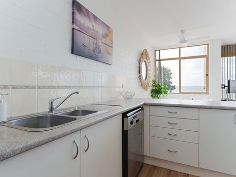 2 'Little Hut' 20 Kurrawa Close - Stunning Water Views Of Little Beach - Accommodation Port Macquarie 3