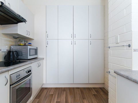 2 'Little Hut' 20 Kurrawa Close - Stunning Water Views Of Little Beach - Accommodation Port Macquarie 1