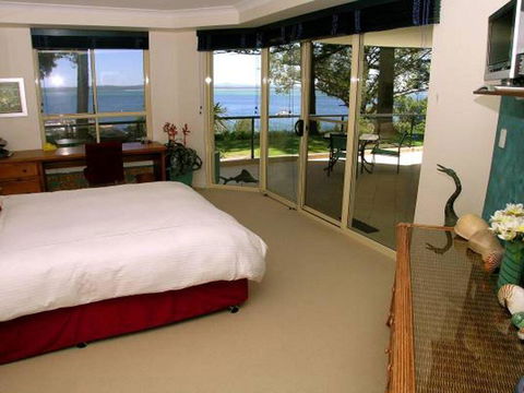2 'Magnus Pines' 52-56 Magnus Street - Stunning Unit With Aircon, Water Views & Foxtel - Accommodation Port Macquarie 1