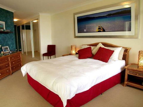 2 'Magnus Pines' 52-56 Magnus Street - Stunning Unit With Aircon, Water Views & Foxtel - Accommodation Port Macquarie 2