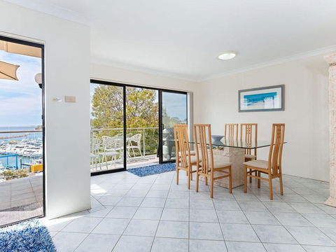 2 'Paradiso', 4 Laman Street - Beautiful Unit With Stunning Water Views & Pool - Accommodation Port Macquarie 2