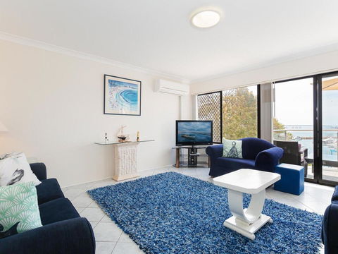 2 'Paradiso', 4 Laman Street - Beautiful Unit With Stunning Water Views & Pool - Accommodation Port Macquarie 3