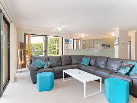 2 'Peninsula Waters' - Three Bedroom Unit With Spacious Private Courtyard & WIFI - Accommodation Port Macquarie 1
