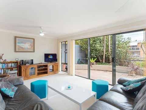 2 'Peninsula Waters' - Three Bedroom Unit With Spacious Private Courtyard & WIFI - Accommodation Port Macquarie 3