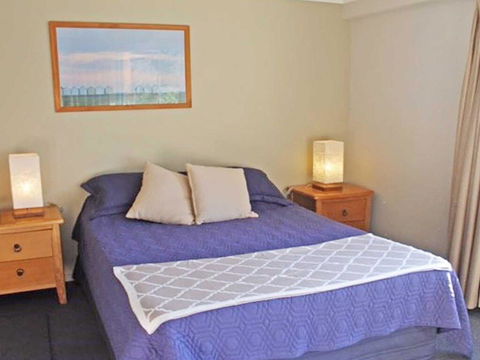 2 'Seashells' 21-23 Magnus Street - Pool , Lift , Aircon - Accommodation Port Macquarie 2