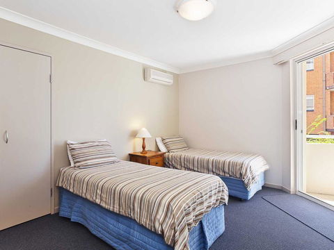 2 'Seashells' 21-23 Magnus Street - Pool , Lift , Aircon - Accommodation Port Macquarie 1