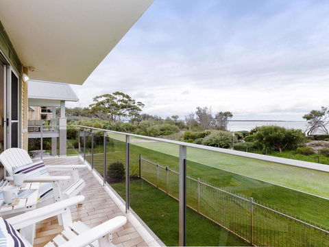 2 'The Helm' 22 Voyager Cl - Stunning Waterfront Unit With Air Conditioning - Accommodation Port Macquarie 0
