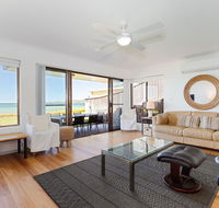 2 'The Pelicans' 53 Soldiers Point Road - ground floor unit on the waterfront - Accommodation Port Macquarie