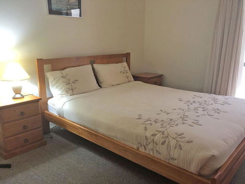 2 'Tradewinds', 110 Victoria Parade - Fantastic Unit With Waterviews & Close To The Marina - Accommodation Port Macquarie 2
