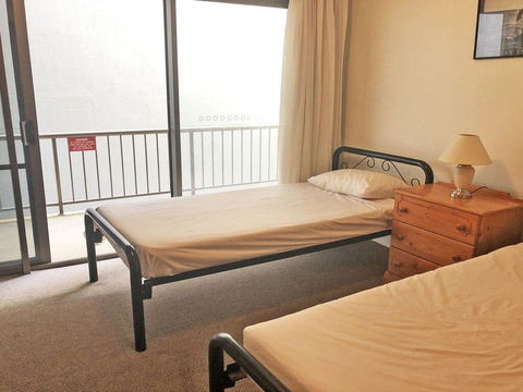 2 'Tradewinds', 110 Victoria Parade - Fantastic Unit With Waterviews & Close To The Marina - Accommodation Port Macquarie 3